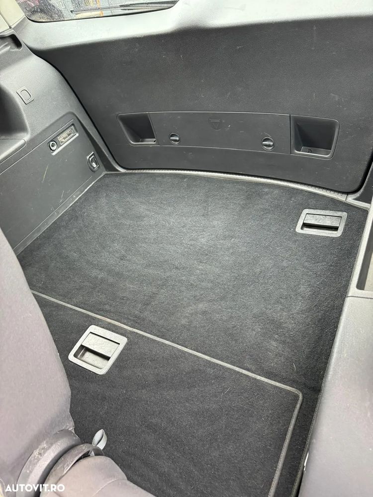 Volkswagen Touran 2.0 TDI DPF DSG Cross - 17