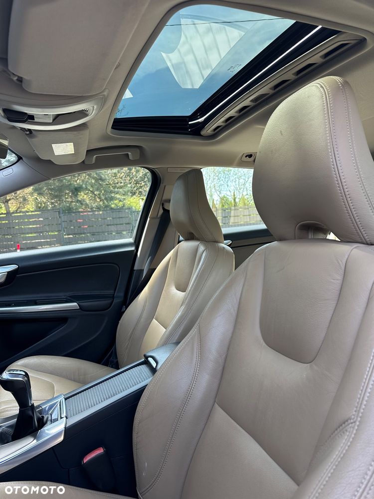 Volvo V60 D4 Momentum - 11