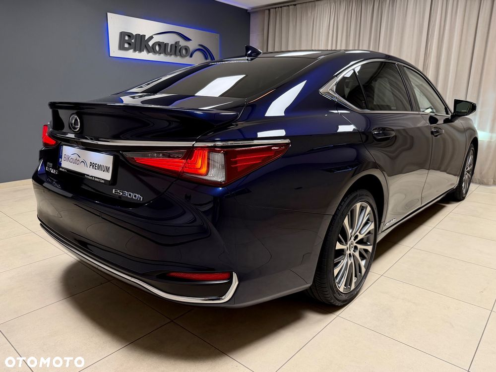 Lexus ES 300h Business Edition - 4