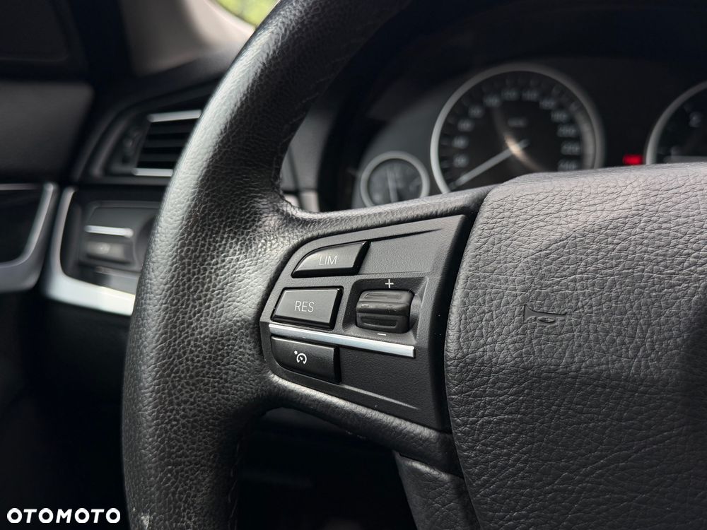 BMW Seria 5 520d - 23