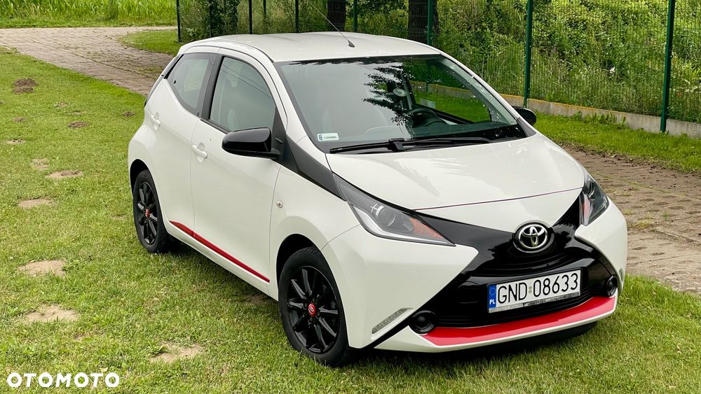 Toyota Aygo x-play - 3