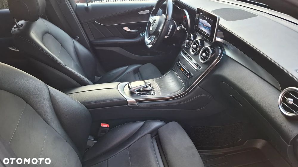 Mercedes-Benz GLC 250 4Matic 9G-TRONIC Exclusive - 28