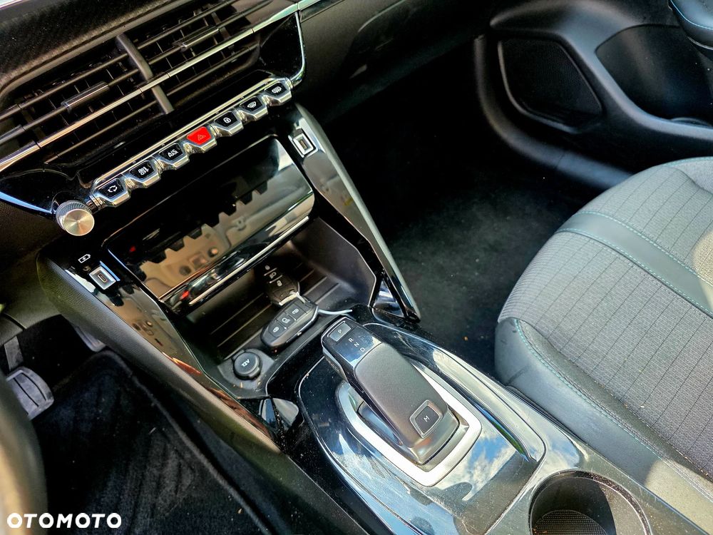Peugeot 208 PureTech 130 EAT8 Allure - 14