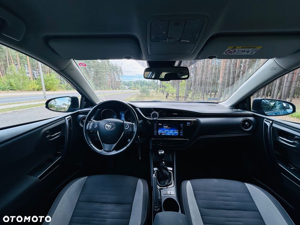 Toyota Auris 1.6 Premium - 6