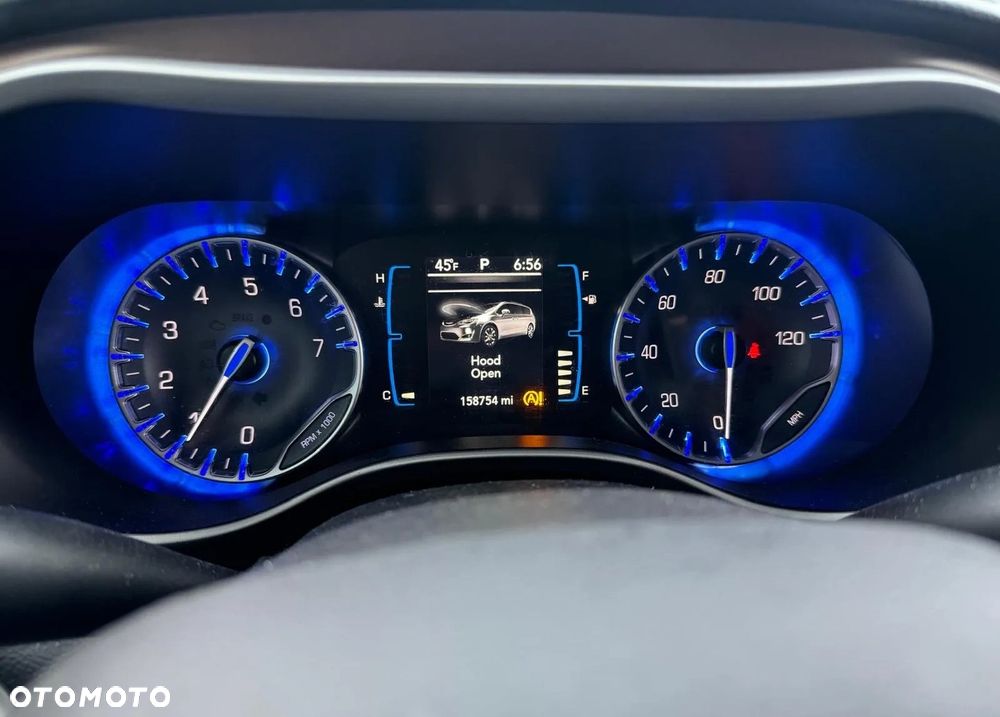 Chrysler Pacifica - 12