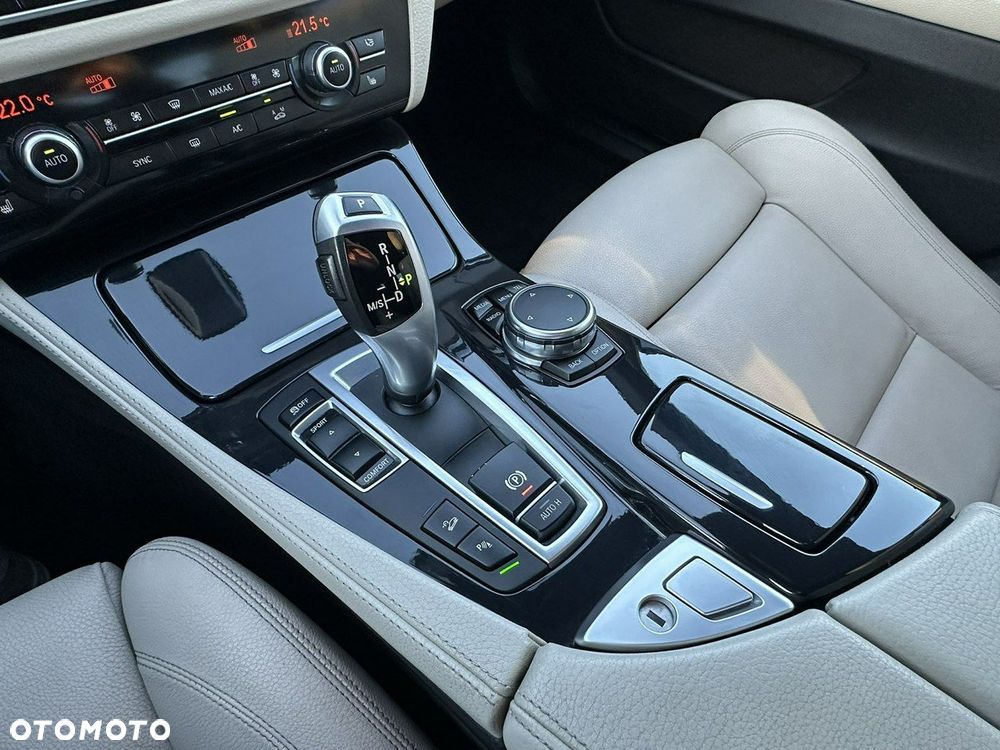 BMW Seria 5 528i xDrive - 20