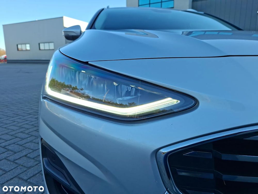 Ford Focus 1.0 EcoBoost Hybrid TITANIUM X - 2