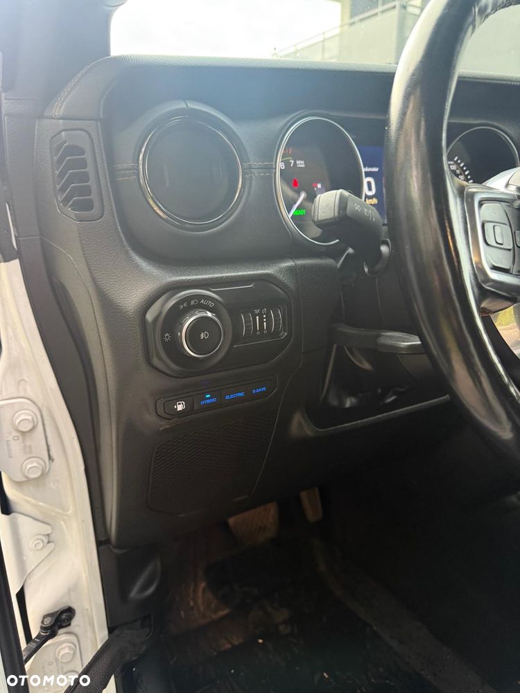 Jeep Wrangler - 8