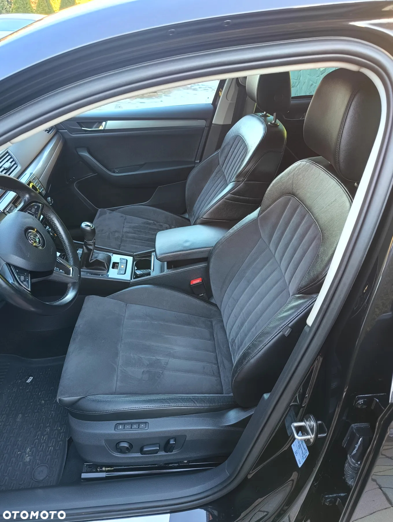 Skoda Superb 2.0 TDI 4x4 Ambition - 32