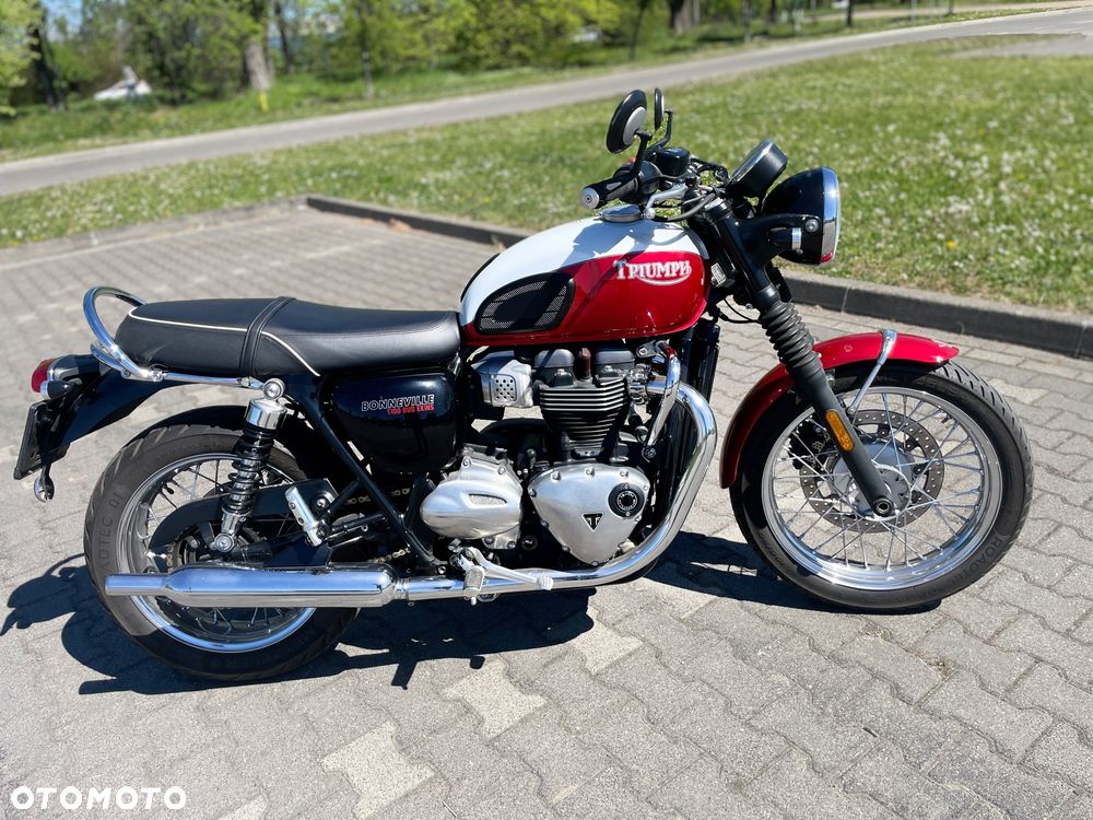 Triumph Bonneville - 2