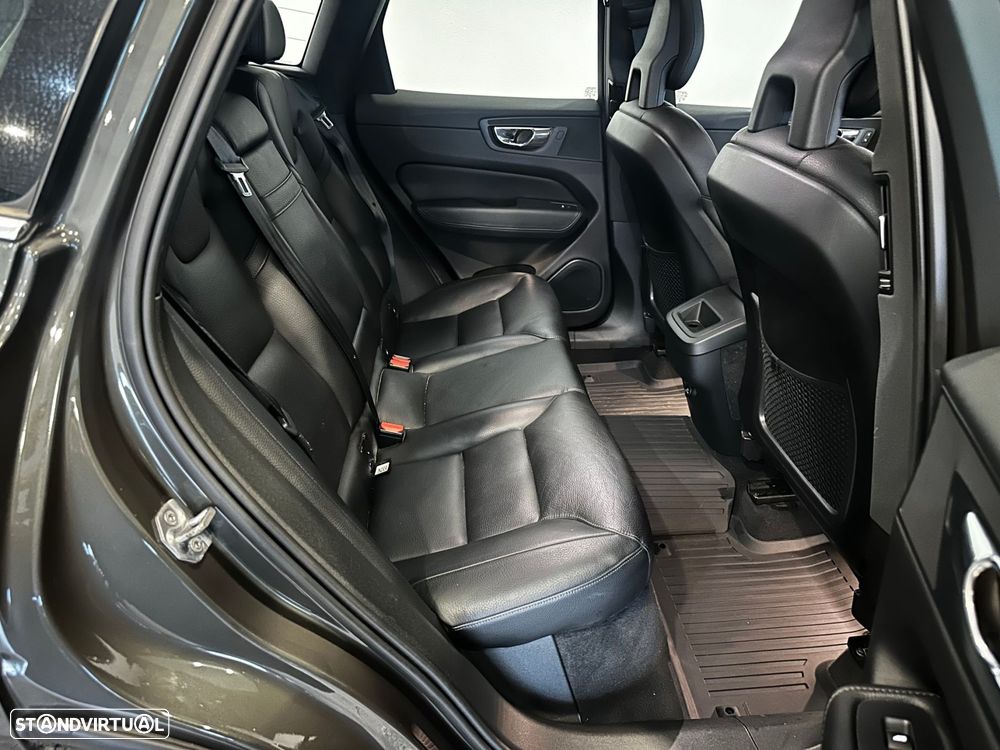 Volvo XC 60 2.0 D4 Momentum AWD Geartronic - 32