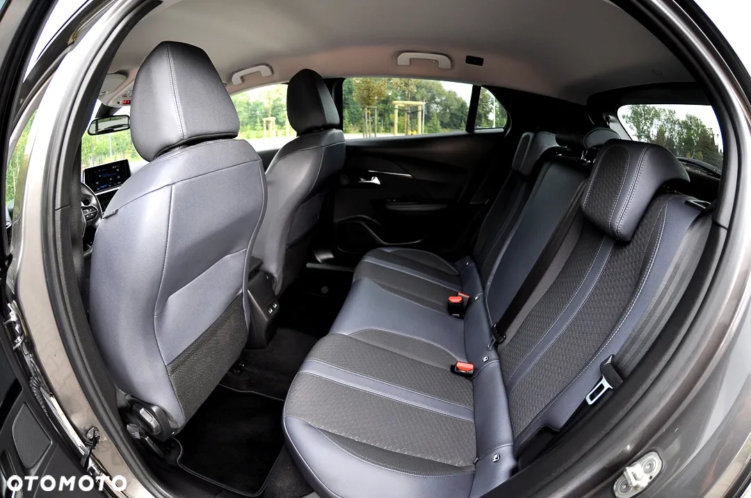 Peugeot 2008 BlueHDi 130 Allure S&S EAT8 - 23