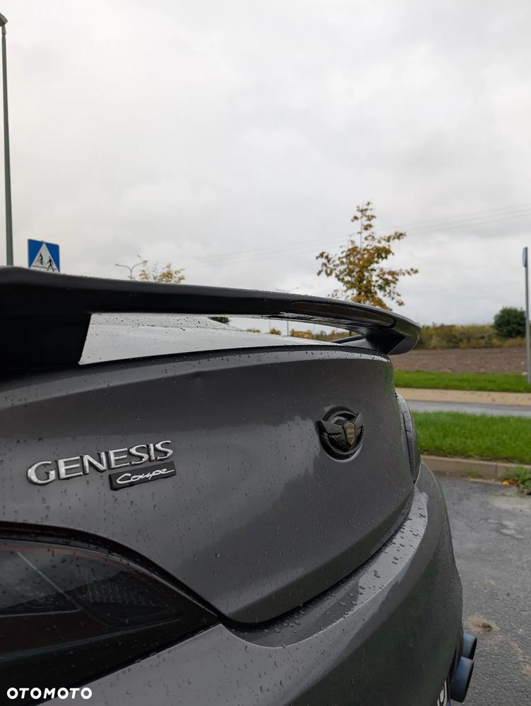 Hyundai Genesis Coupe 3.8 V6 Executive - 8
