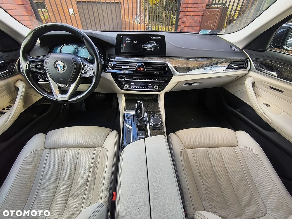 BMW Seria 5 530i xDrive - 27