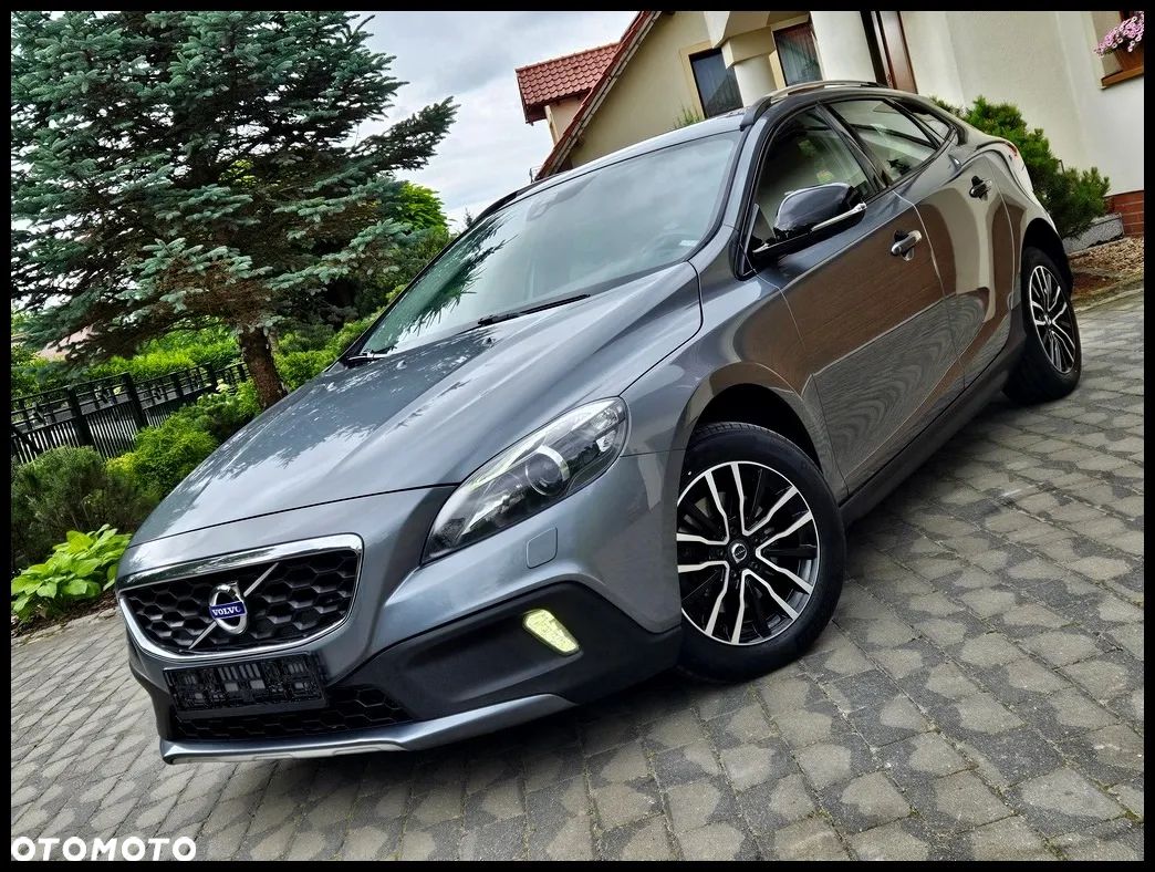 Volvo V40 Cross Country - 1