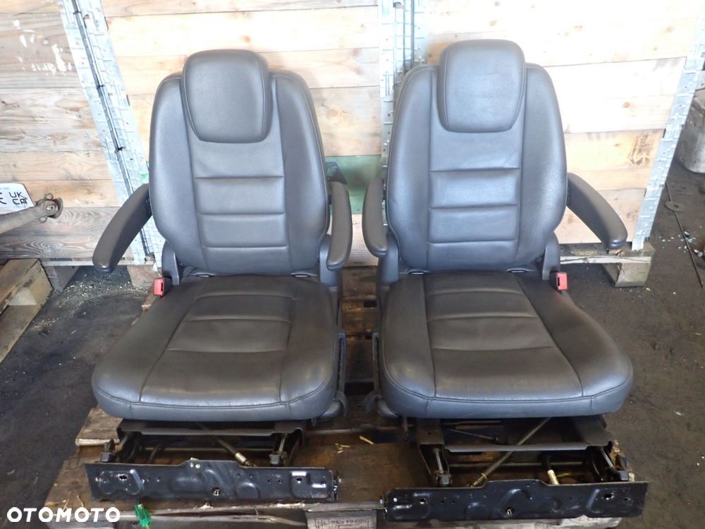 FOTELE 2 RZĘDU CHRYSLER GRAND VOYAGER V 2.8 - 1