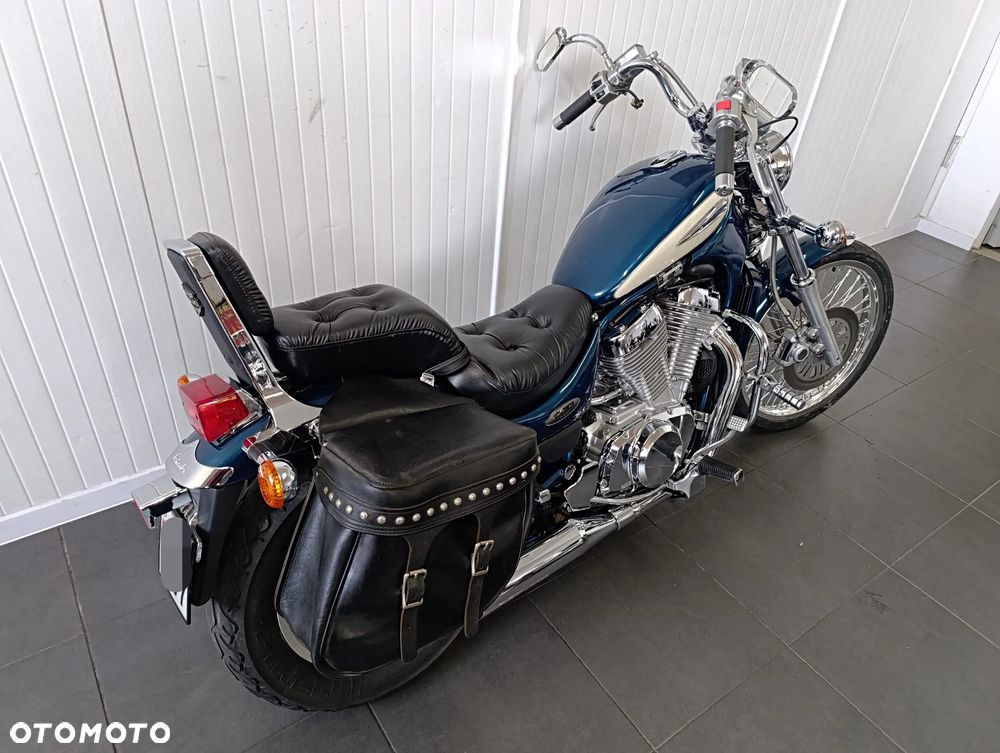 Suzuki Intruder - 3
