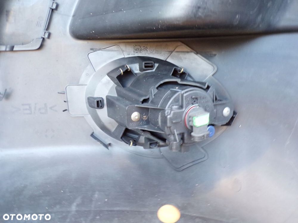 Nissan NV400 2010 - zderzak przód przedni ORYGINAŁ halogeny - 8