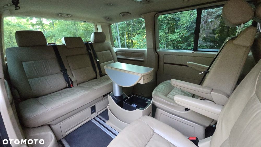 Volkswagen Multivan - 24