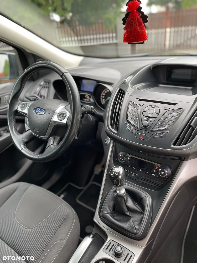 Ford Kuga 2.0 TDCi 2x4 Titanium - 10