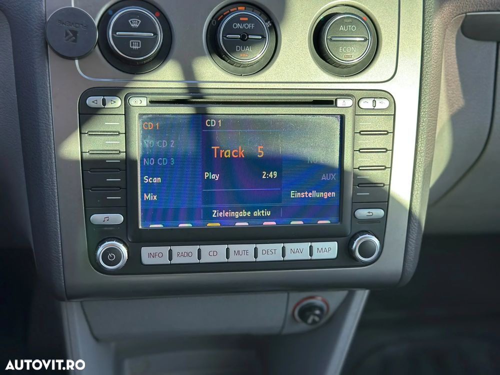 VOLKSWAGEN Touran 2006 — imagine 16
