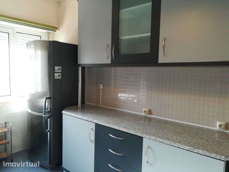 Apartamento T2 Praça  Campo Pequeno c/Elevador Mobilado e Equipado. - Grande imagem: 3/12