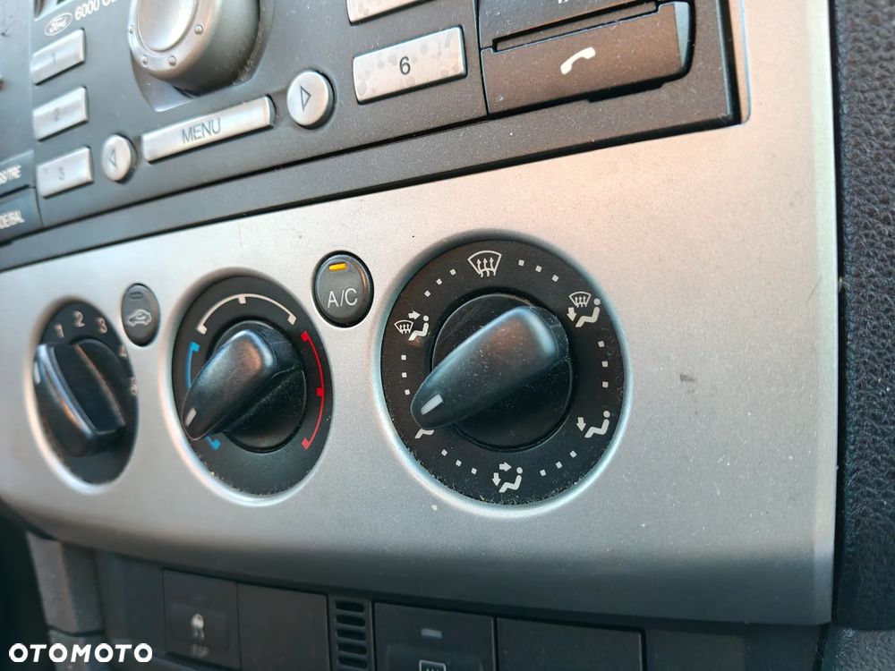 Ford Focus 1.8 Trend - 33