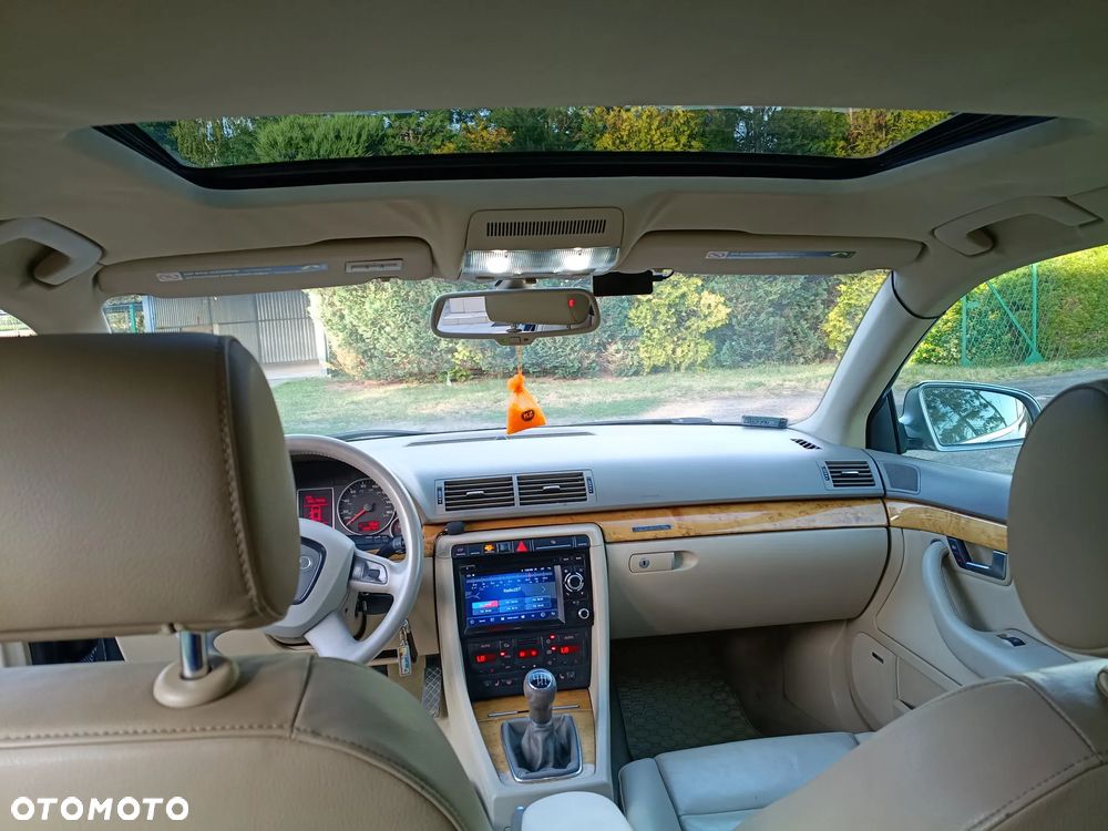 Audi A4 Limousine - 4