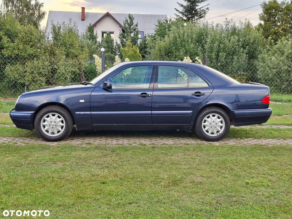 Mercedes-Benz Klasa E 240 Classic - 31