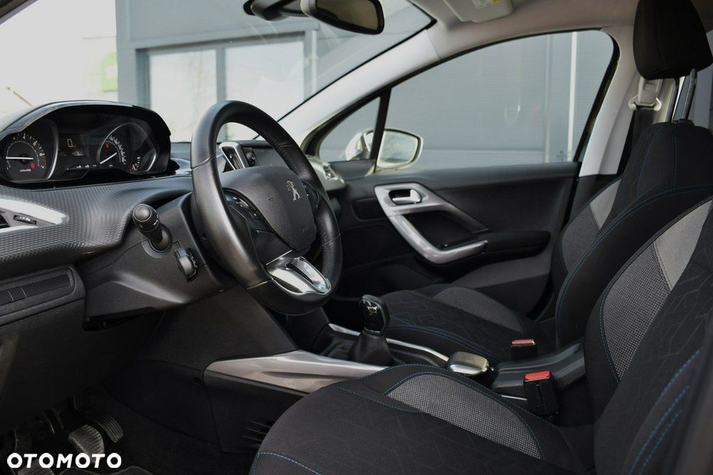 Peugeot 2008 1.2 Pure Tech Style - 12