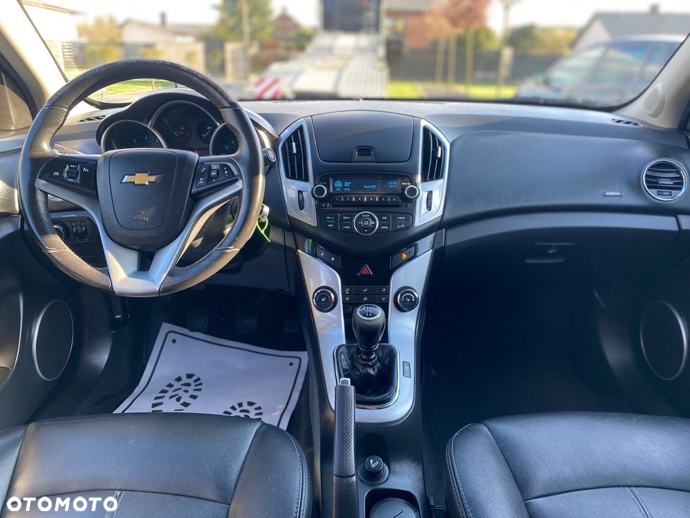 Chevrolet Cruze 1.8 LT - 12
