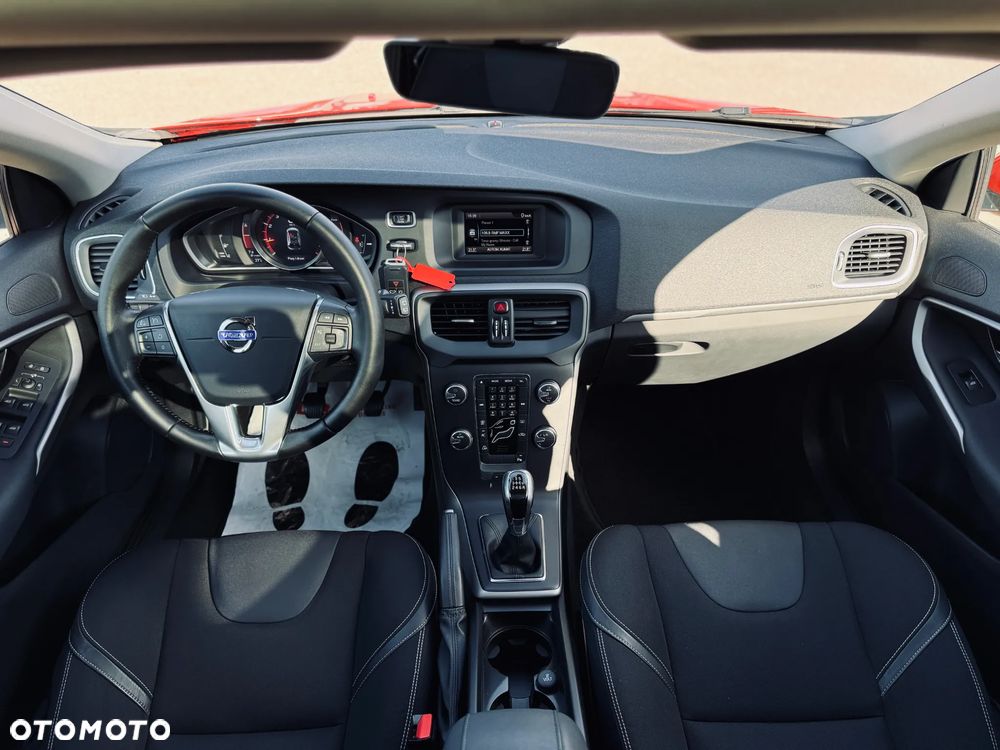 Volvo V40 T2 Momentum - 22