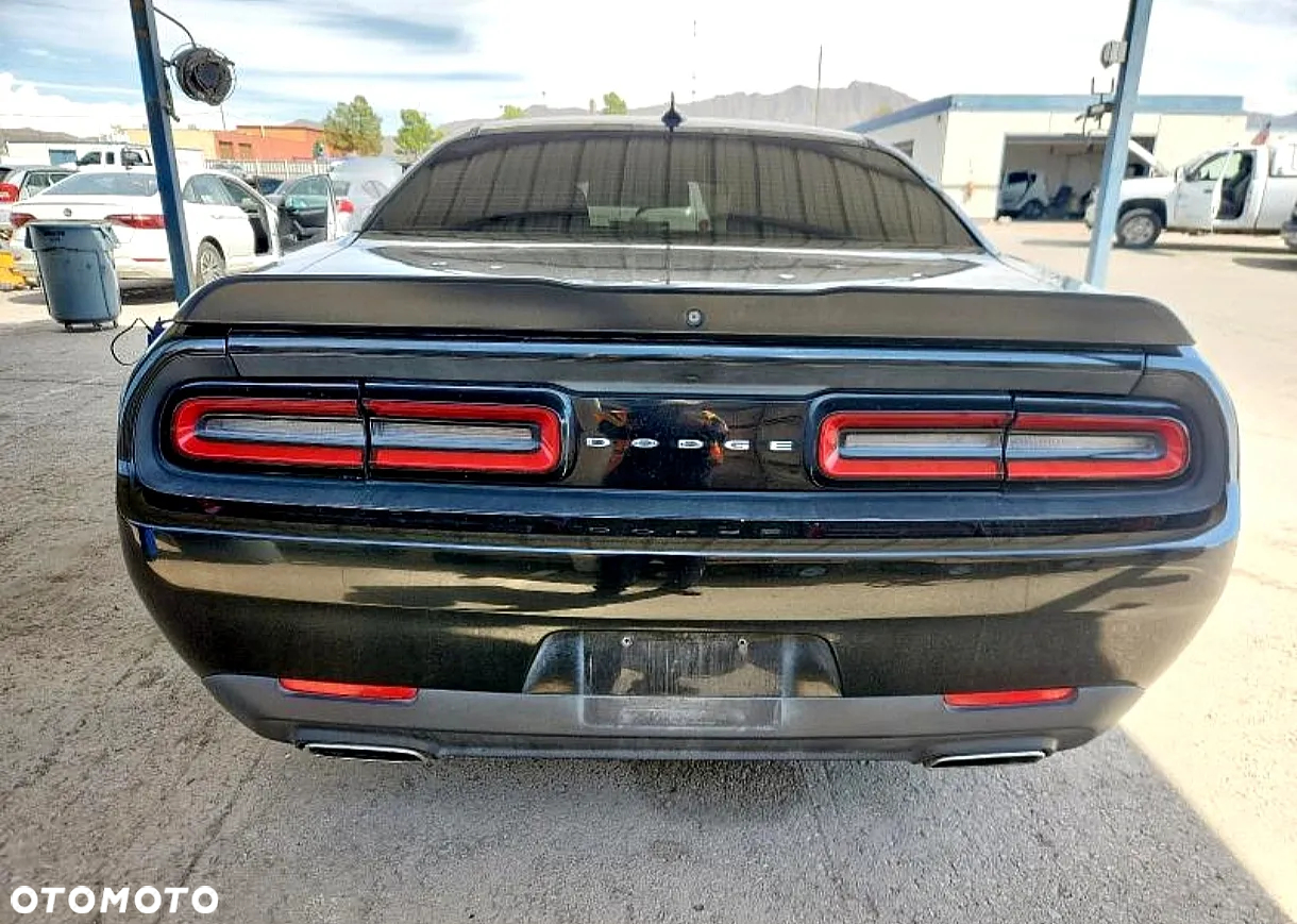 Dodge Challenger - 6