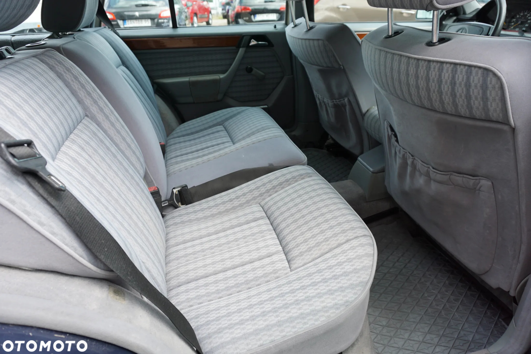 Mercedes-Benz W124 (1984-1993) - 13