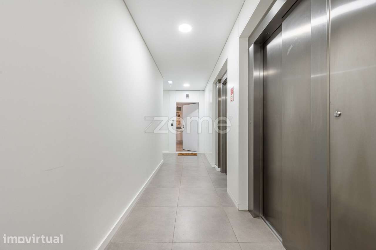 Apartamento T3 transformado em T4 com Vista Mar – Último Piso - Grande imagem: 4/37