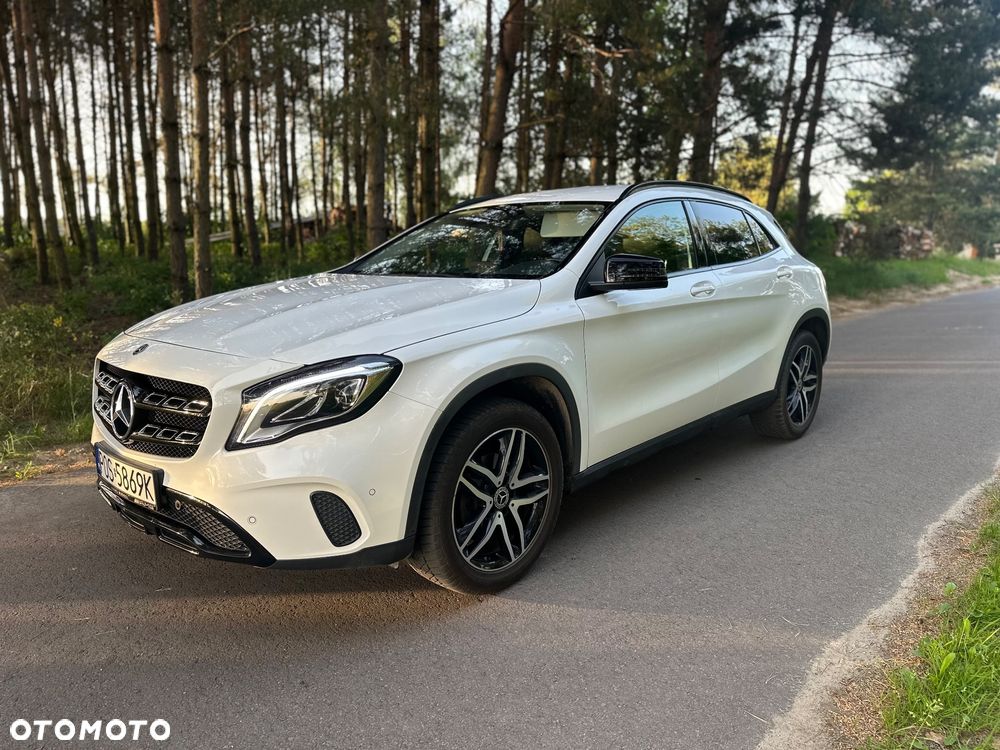 Mercedes-Benz GLA 180 7G-DCT Urban - 16