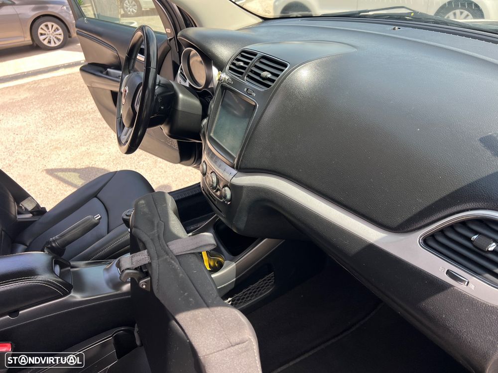 Fiat Freemont 2.0 M-Jet Urban - 35