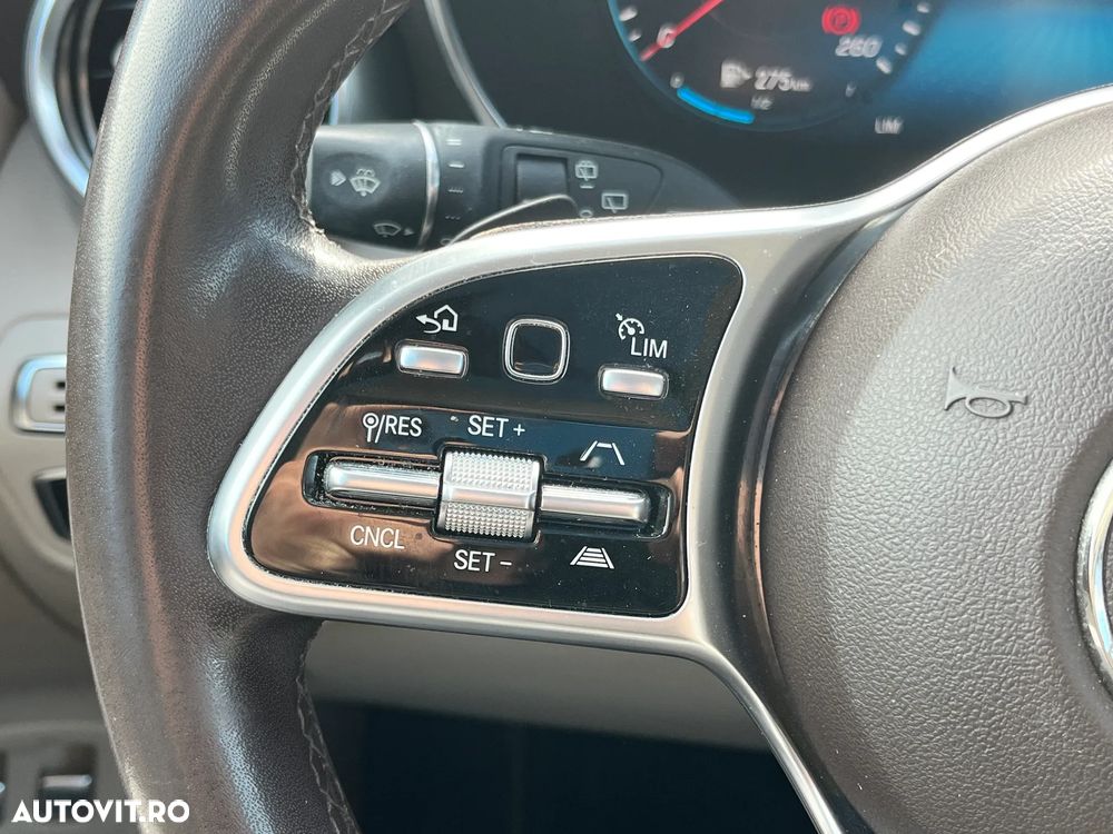 Mercedes-Benz GLC 300 4MATIC - 18