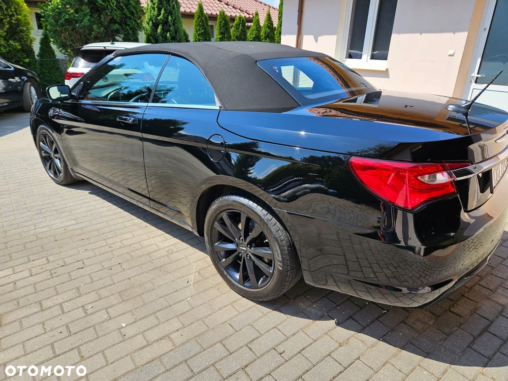 Chrysler 200 - 4