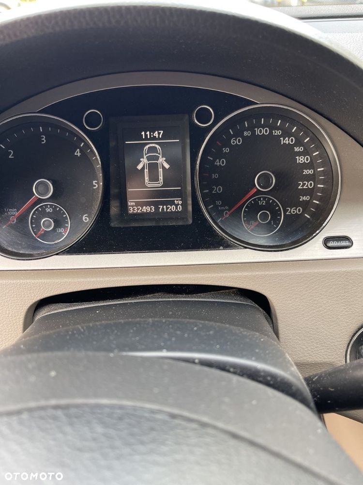 Volkswagen Passat - 18
