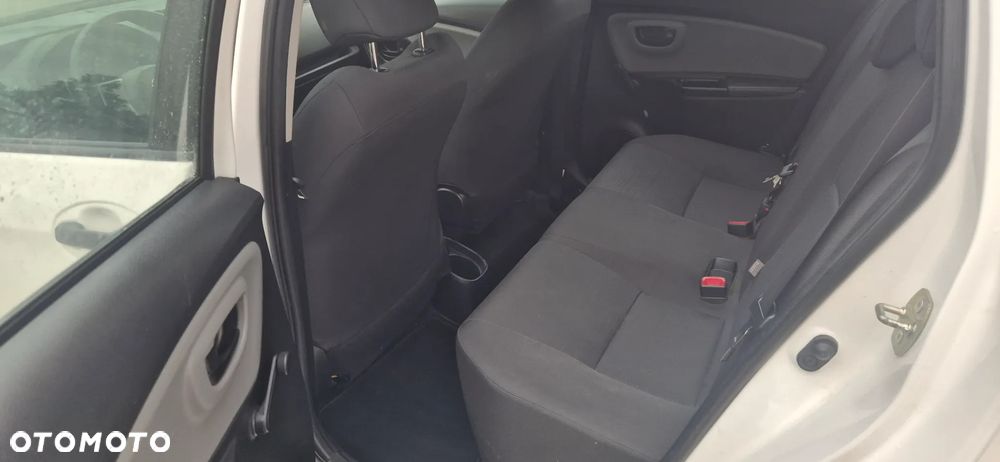 Toyota Yaris 1.0 Premium - 9
