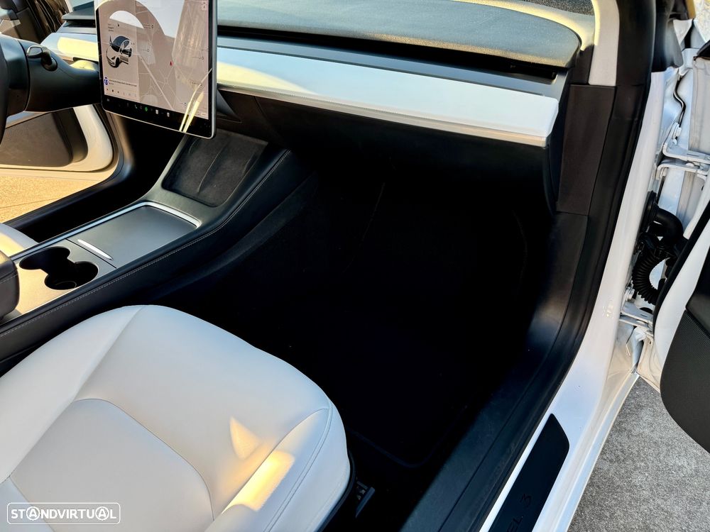 Tesla Model 3 Performance Dual Motor AWD - 24