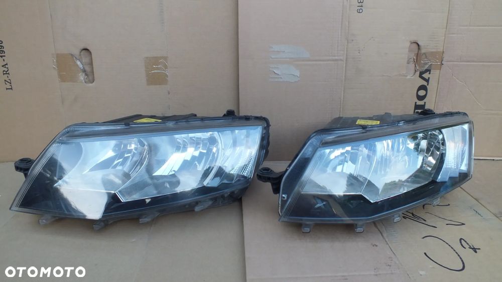 Lampa przednia prawa Skoda Octavia III 5E1941015 / 017 - 1