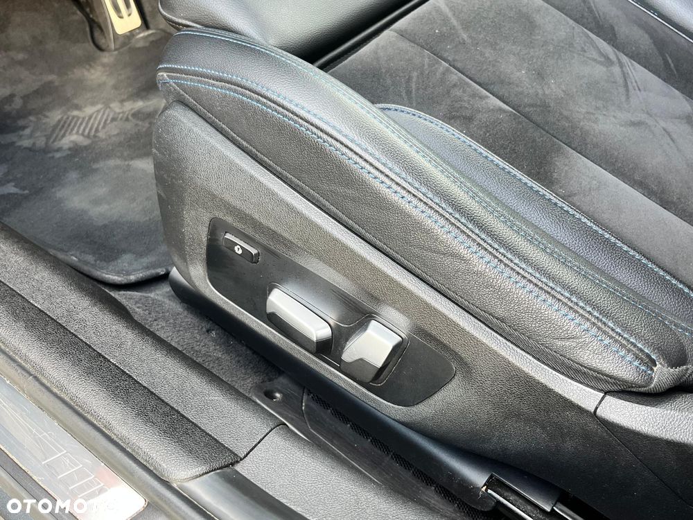 BMW Seria 3 330e PHEV M Sport - 25