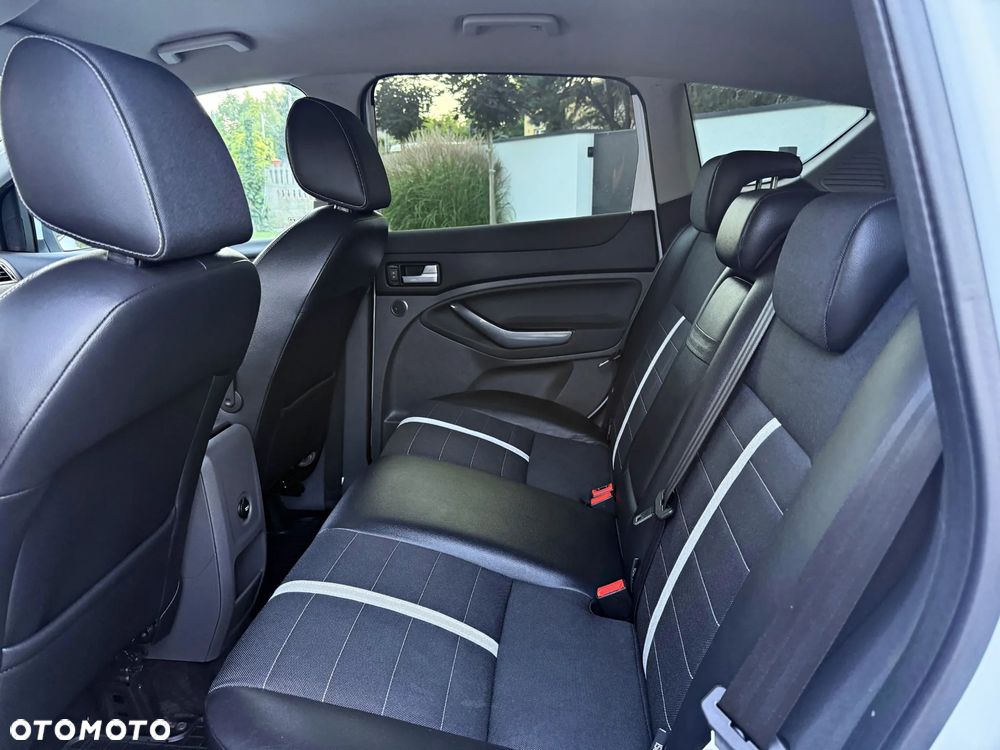 Ford Kuga 2.0 TDCi 2x4 Titanium - 34