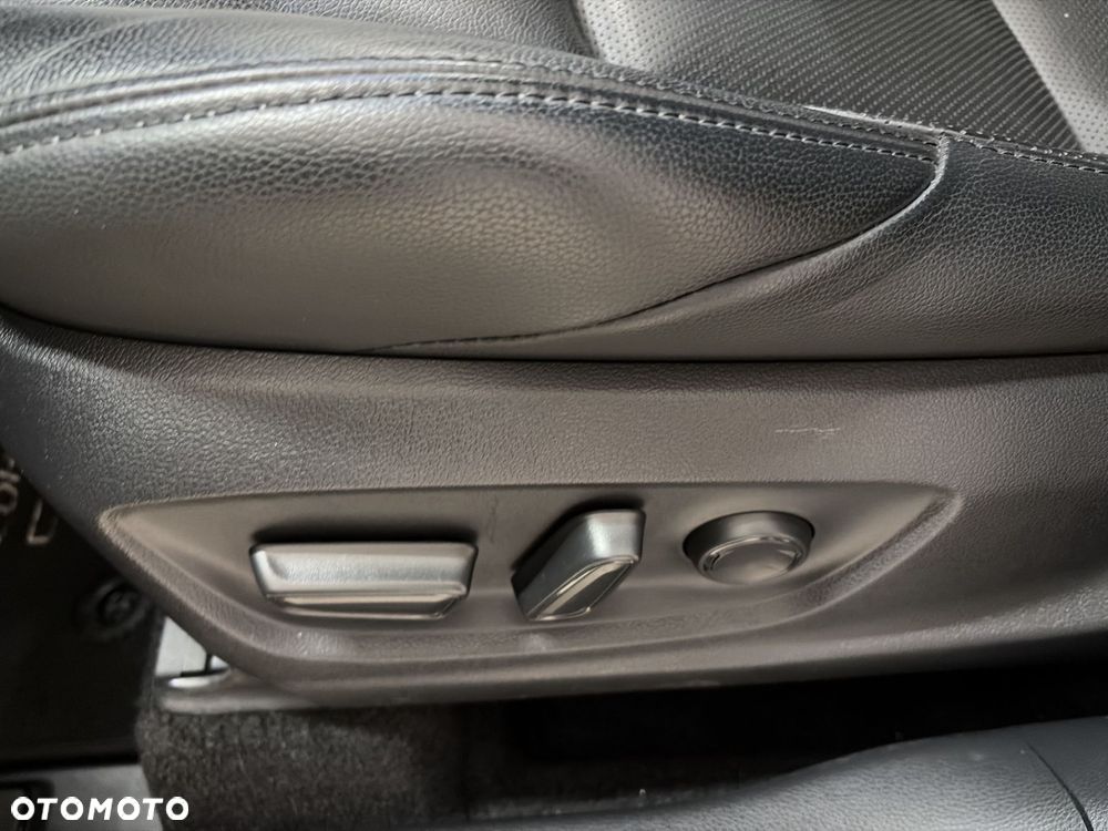 Toyota Corolla Cross 2.0 Hybrid Premiere Edition AWD - 13