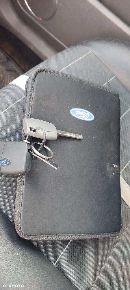 Ford Kuga - 2