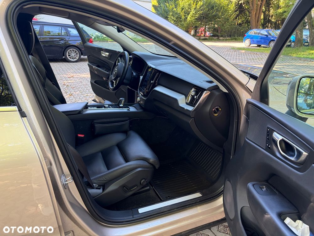 Volvo XC 60 B4 D AWD Plus Bright - 9