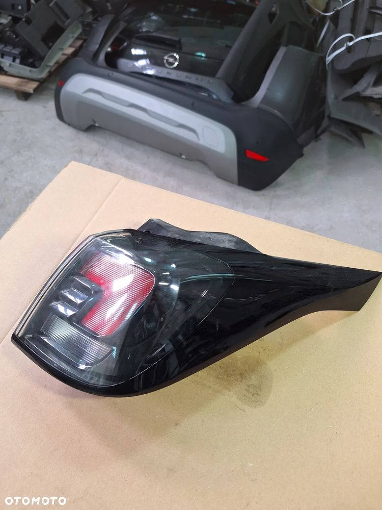 OPEL CROSSLAND lift  21R lampa prawa lewa  tył w błotnik - 12