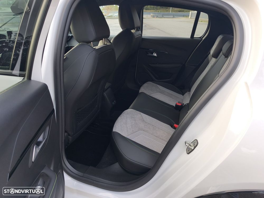 Peugeot e-208 GT+ - 13